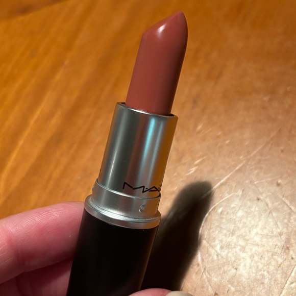 MAC Matte Lipstick Velvet Teddy - Picture 7 of 16